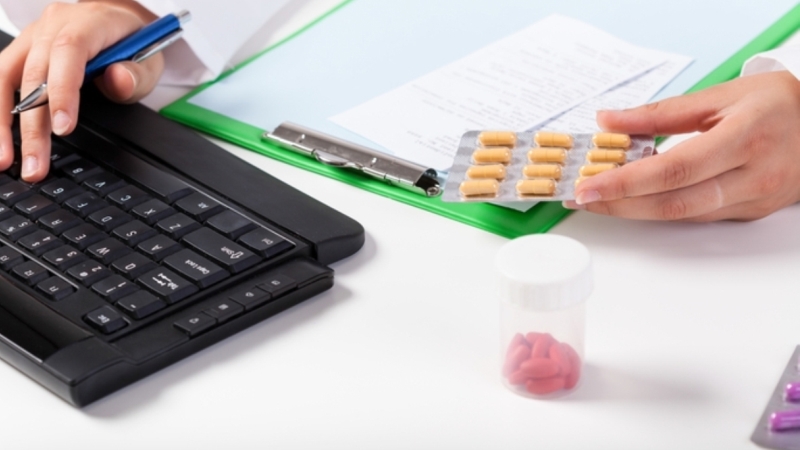 free medication review with pharmacist at home or LTC in Burlington. Walkers Medical Pharmacy